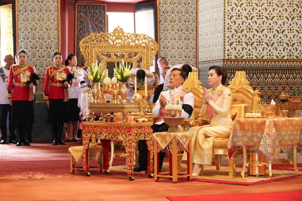 ในหลวง พระราชินี เสด็จฯ พระราชพิธีเฉลิมพระชนมพรรษา