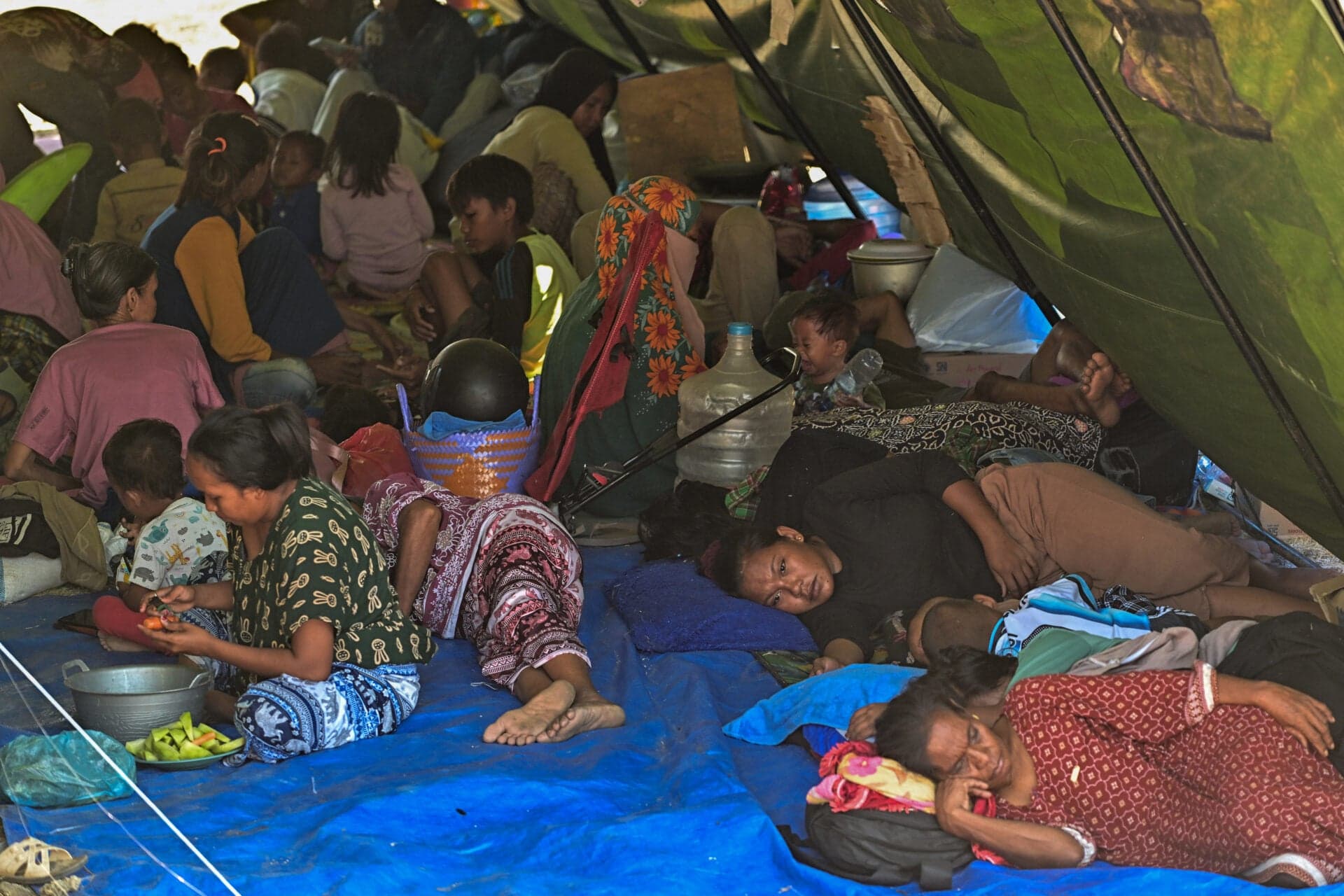 ตาย 54 อพยพเกือบ 13,000 คน เหตุแผ่นดินไหวรุนแรงในอินโดนีเซีย