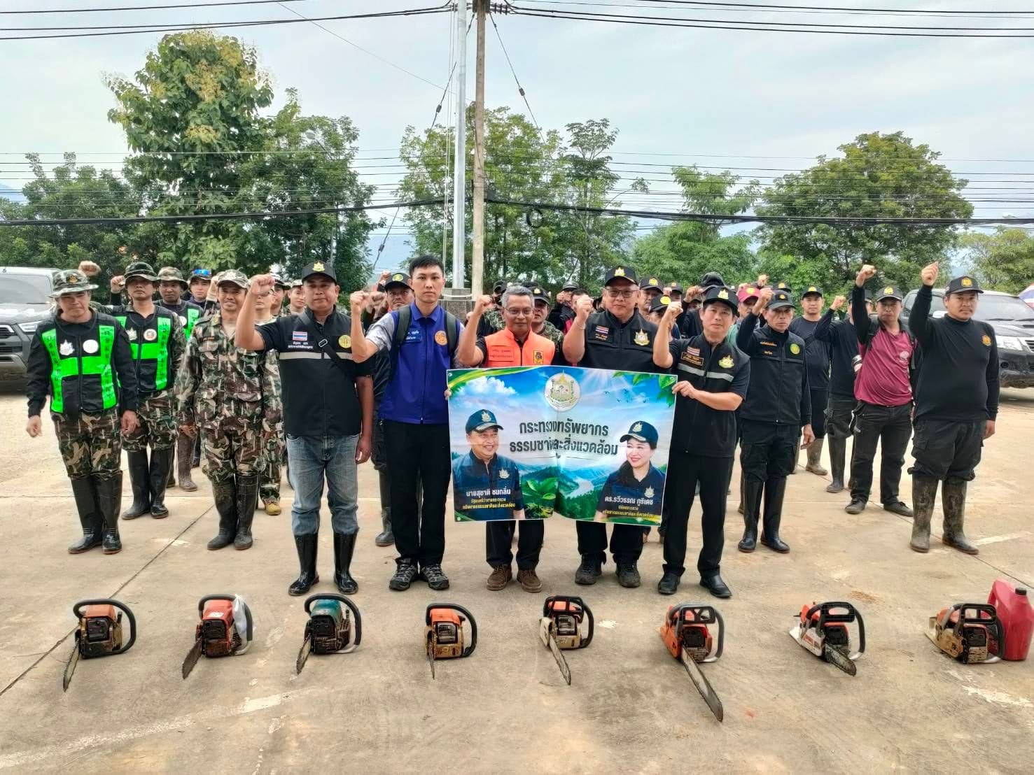 “รมว.สุชาติ” สั่ง “ทส.หนึ่งเดียว” เร่งเปิดเส้นทางน่าน หลังน้ำลด ตัดต้นไม้กีดขวาง คืนการสัญจรให้ประชาชน
