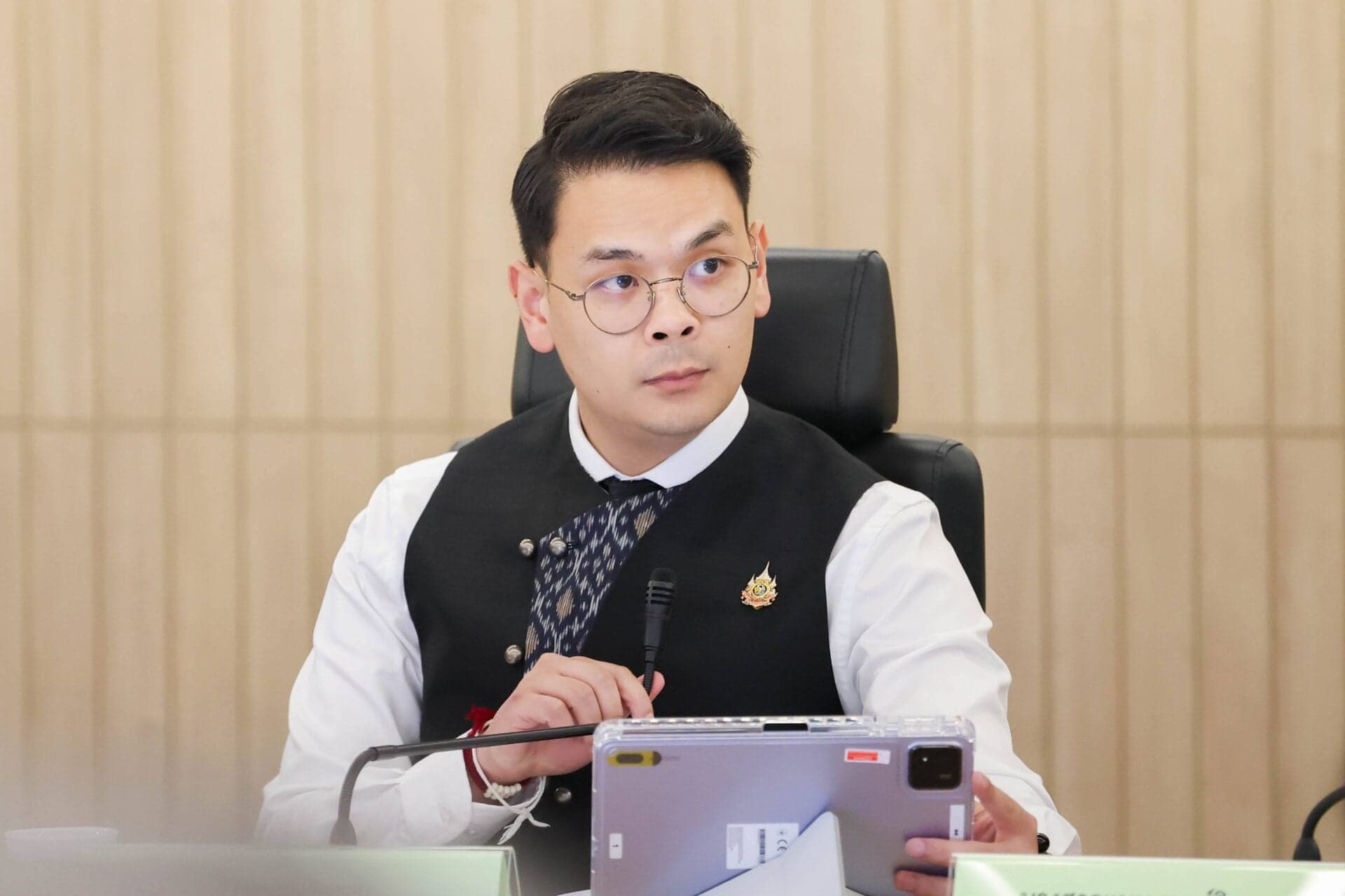 รมว.ดีอี เร่งเครื่องปราบ “สแกมเมอร์” ยกระดับสกัด “บัญชีม้า” รวมศูนย์ฐานข้อมูล เร่งรัดคืนเงินผู้เสียหาย เดินหน้าแผนสร้างภูมิคุ้มกันประชาชน