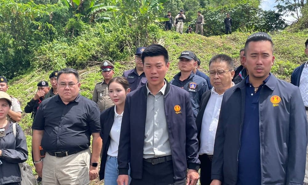 ‘เท้ง’ บุก ‘แม่อาย’ พบทหารผาเมือง สรุปสถานการณ์ลักลอบขนยาเสพติด