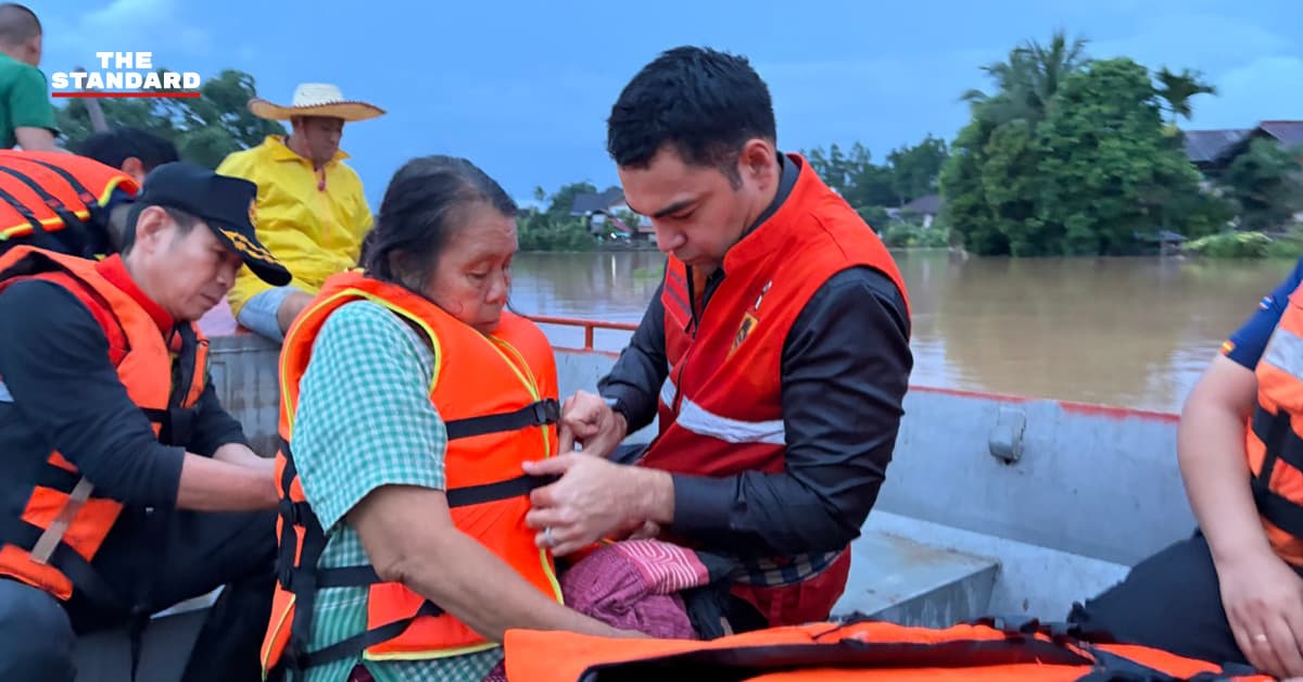 เจเศรษฐ์ ลงเรือช่วยชาวบ้านปัว เร่งอพยพพื้นที่เสี่ยงก่อนมืด หวั่นน้ำสูงขึ้นคืนนี้