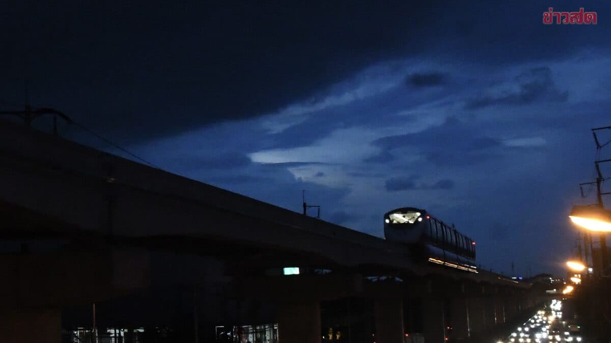สภาพอากาศพรุ่งนี้ กรมอุตุนิยมวิทยา เตือน ฝนตกหนัก เปิดชื่อจังหวัดโดนเต็มๆ
