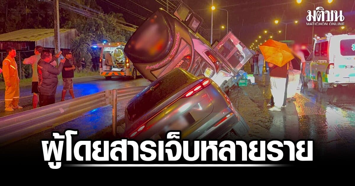 รถทัวร์จะไปงานแห่เทียนพรรษาอุบล ถูกเก๋งฝ่าสายฝนชนเสียหลักตกร่องกลางถนน คนเจ็บหลายราย