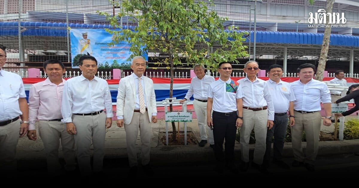สุวัจน์ นำชาวโคราชปลูกต้นไม้ 4,000 ต้น ทำกิจกรรมสาธารณประโยชน์ เฉลิมพระเกียรติ