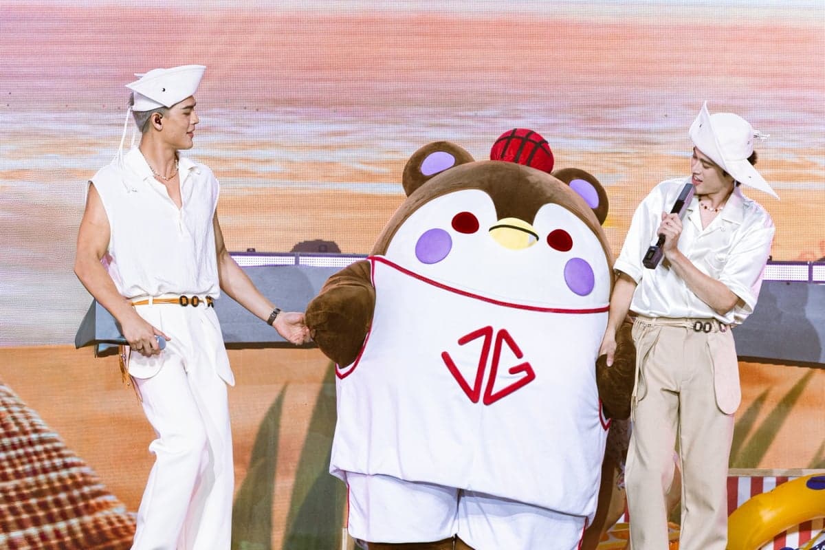 ‘จอส-กวิน’ เนรมิตปาร์ตี้ริมหาด แฟนคลับแห่รับคลื่นความสุข
