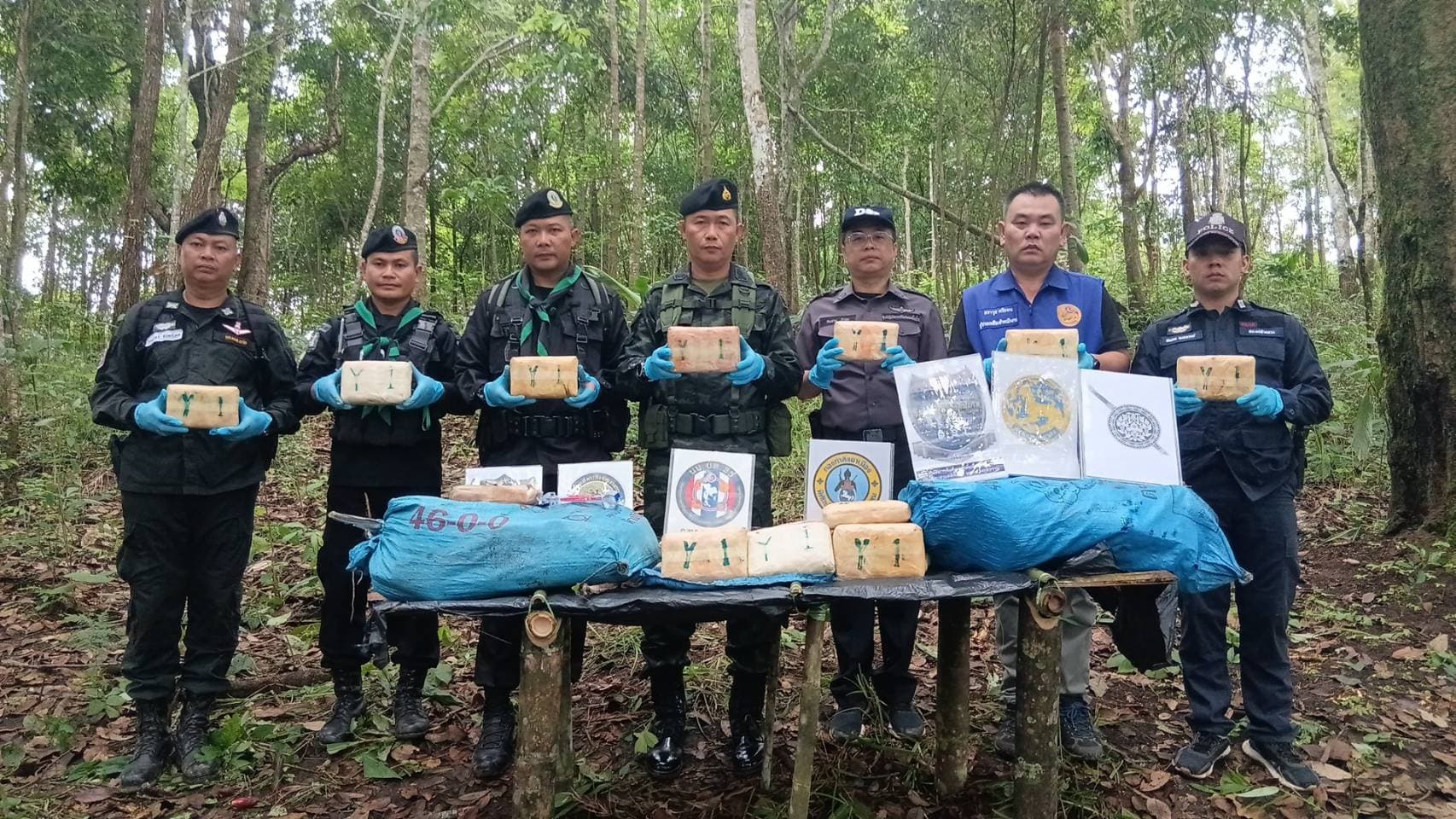 กองกำลังผาเมือง วิสามัญ 3 ศพ แก๊งค้ายาบ้า ยึดของกลางเกือบ 4 แสนเม็ด