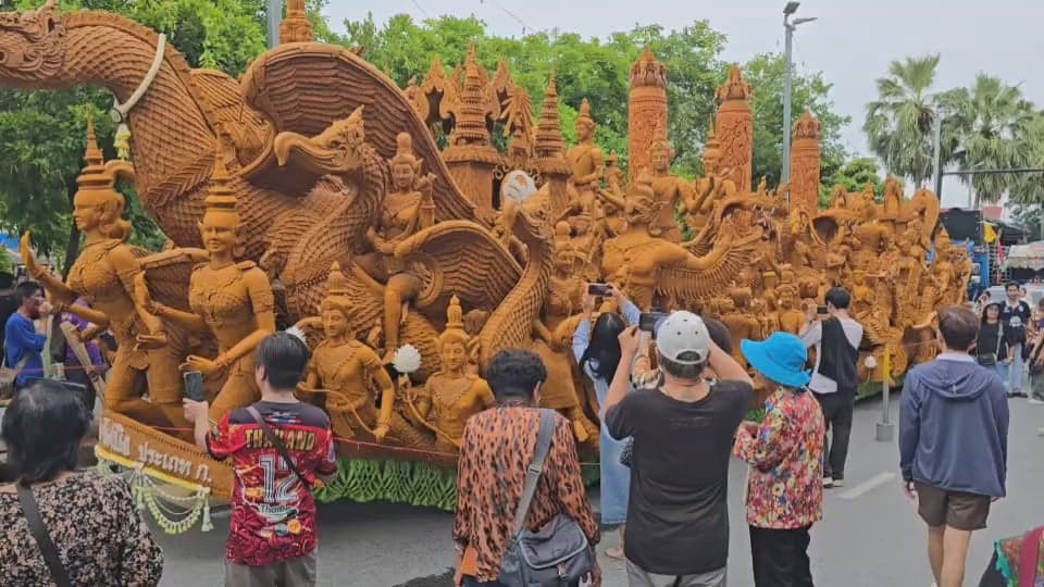 โคราชจัดยิ่งใหญ่ ‘งานแห่เทียนพรรษา’ 23 ขบวนโชว์สุดอลังการ ประกาศผลชนะเลิศคืนนี้