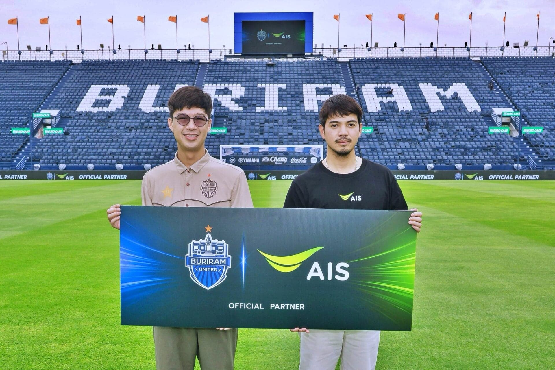 AIS ประกาศพันธมิตร ‘บุรีรัมย์’ พลิกโฉมยกระดับอุตสาหกรรมฟุตบอลไทย
