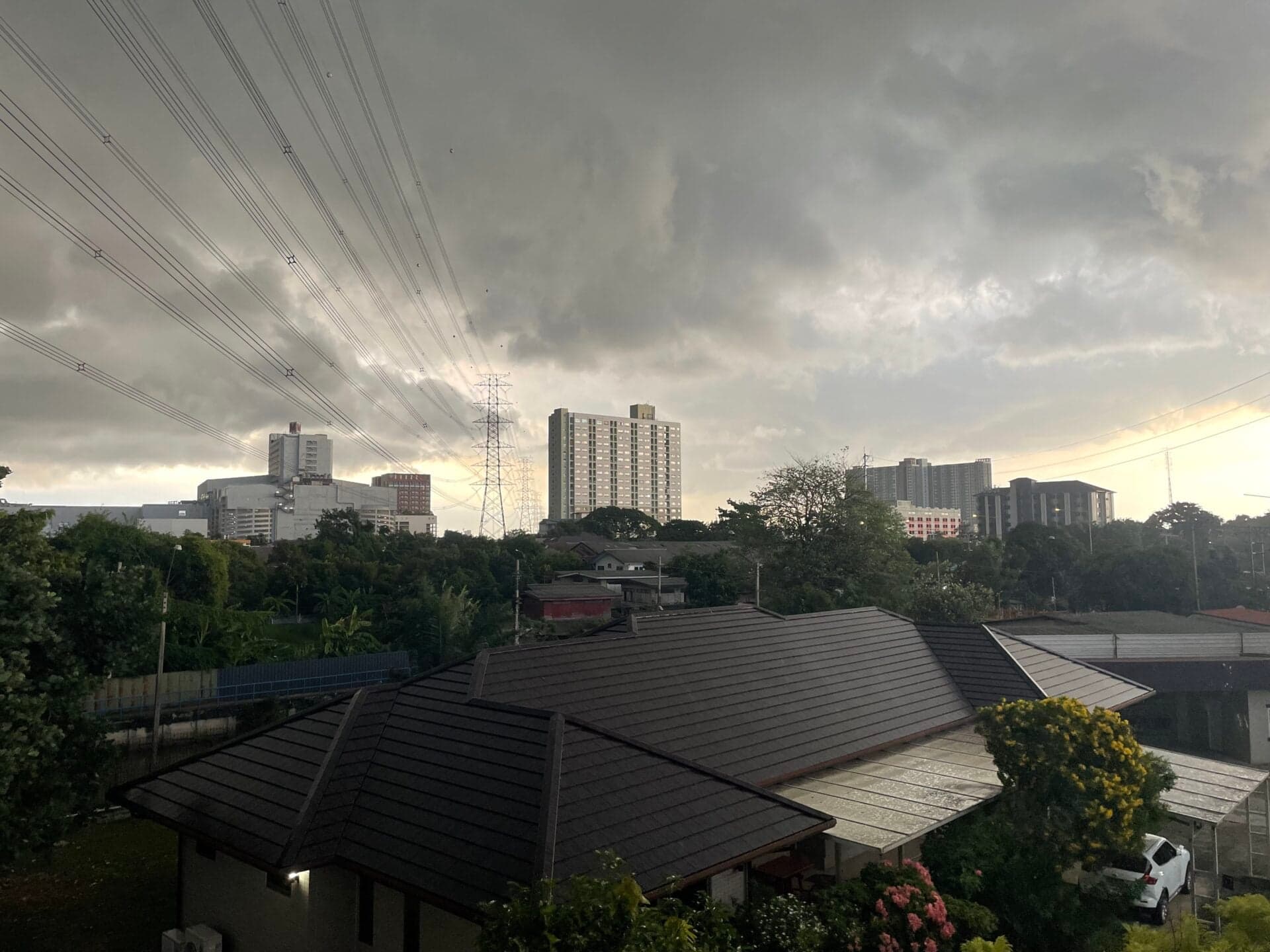 อุตุฯเตือนหลายพื้นที่รับมือฝนตกหนักวันนี้