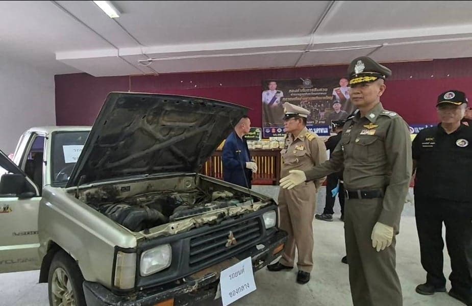 สกัดจับหน้าโรงพัก สองหนุ่มควบกระบะบุโรทั่ง ขนเฮโรอีน-ไอซ์ มูลค่า 100 ล้าน