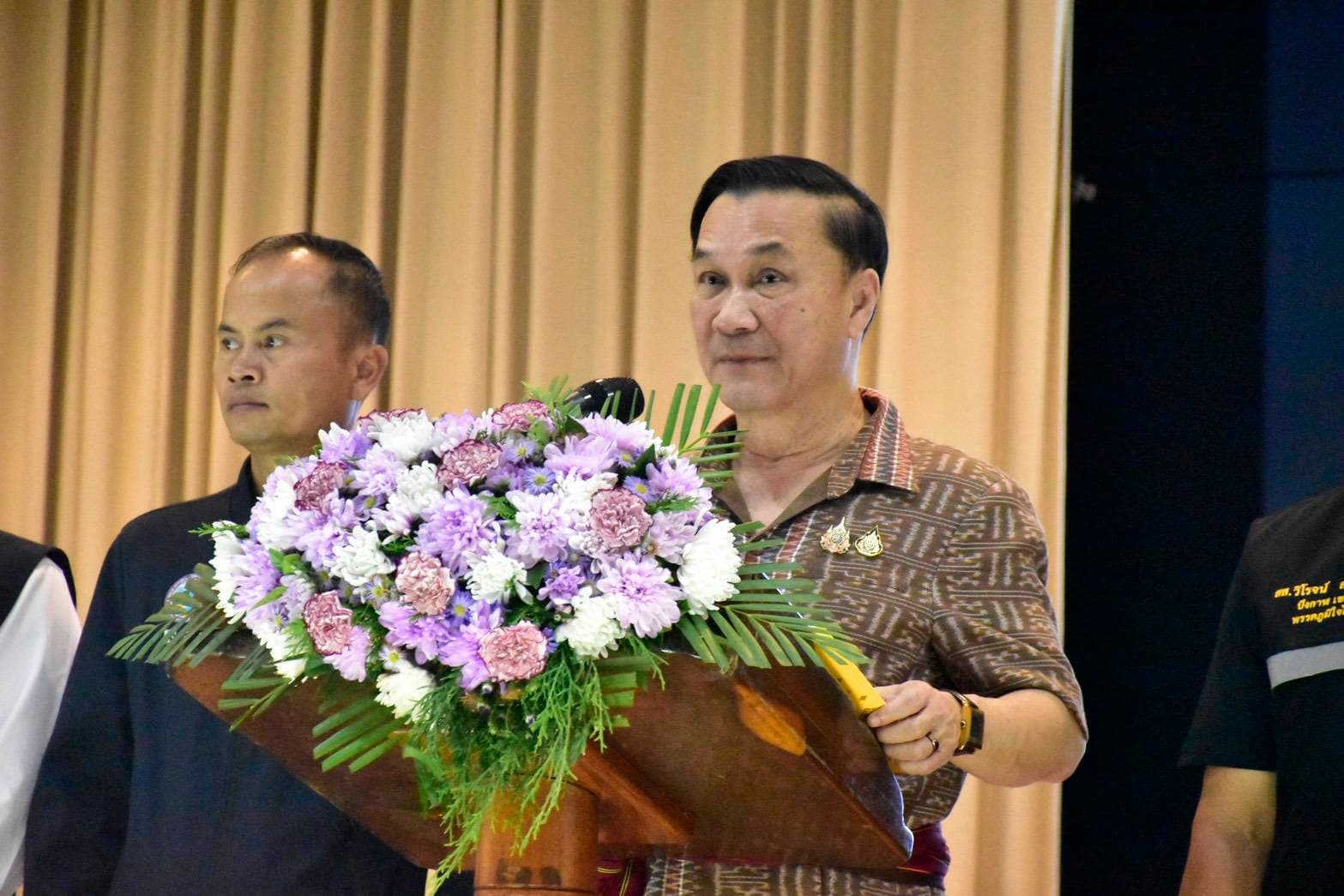 รองนายกฯ “ทรงศักดิ์” ลงพื้นที่บึงกาฬ เปิดโครงการ “เพื่อนกันมันส์โนแอล” สร้างพื้นที่สร้างสรรค์ให้เยาวชน ด้าน สสส.-สคล. ผนึก 8 สถาบันศึกษา ลงนาม MOU สร้างสถานศึกษาปลอดปัจจัยเสี่ยง