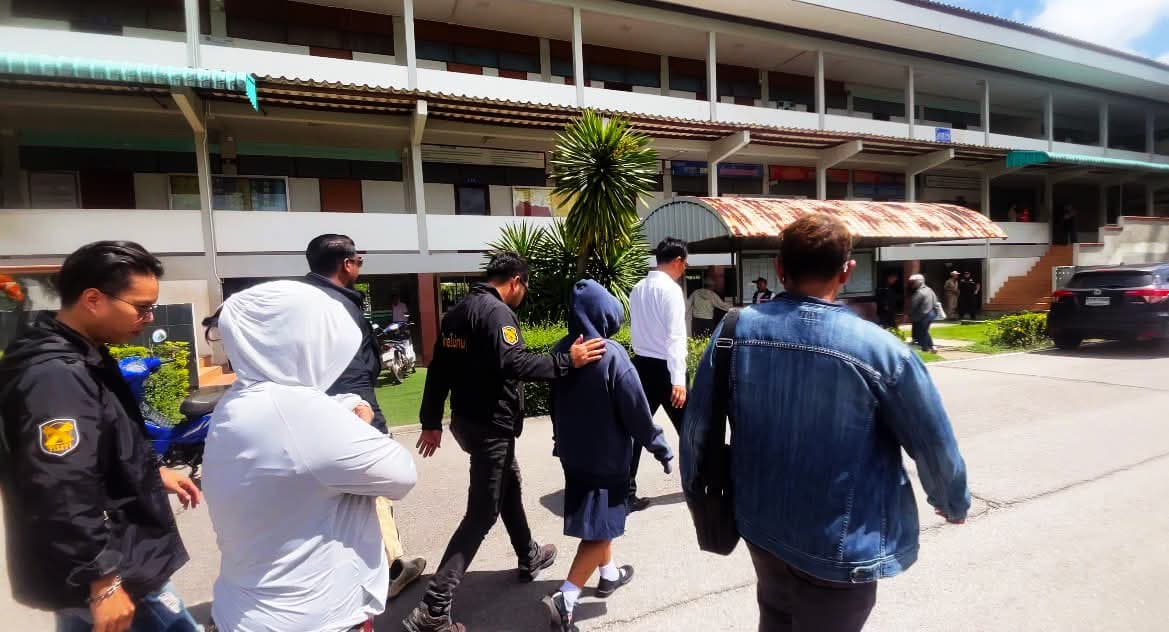 ‘เต้ อาชีวะ’ พาเด็กหญิง 14 พบ ผอ. หลังถูก นร.เมียนมาบุกทำร้ายถึงโรงเรียน