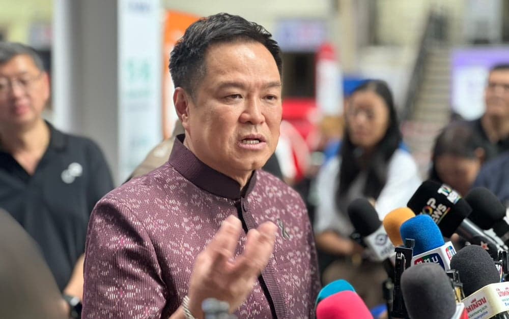 ‘อนุทิน’ เผยเจอ ‘ทักษิณ’ พูดคุยเคารพนับถือกันเป็นเรื่องปกติ ชี้เป็นมิตรหรือศัตรู ต้องมุ่งทำประโยชน์ให้ประชาชน