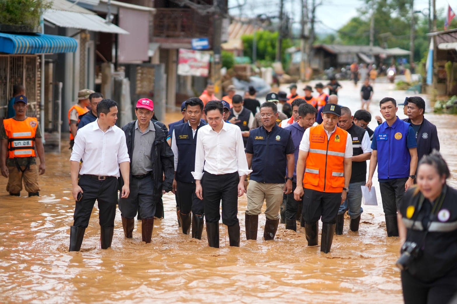 ‘ยศชนัน’ ปักหลัก ‘น้ำท่วมน่าน’ เผย 2 อำเภอน่าห่วง เตือนประชาชนอพยพ