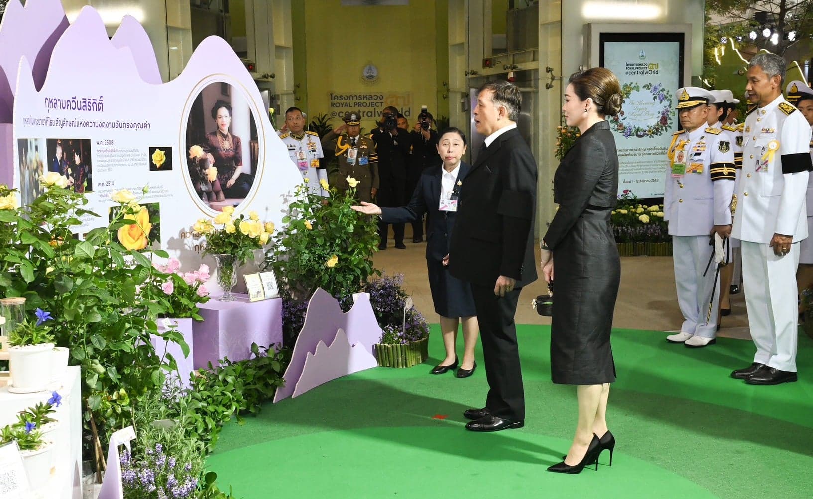 ในหลวง-พระราชินี ทรงเปิดงาน ‘โครงการหลวง 57’ ทอดพระเนตรกุหลาบสายพันธุ์ใหม่ ‘ควีนสุทิดา’