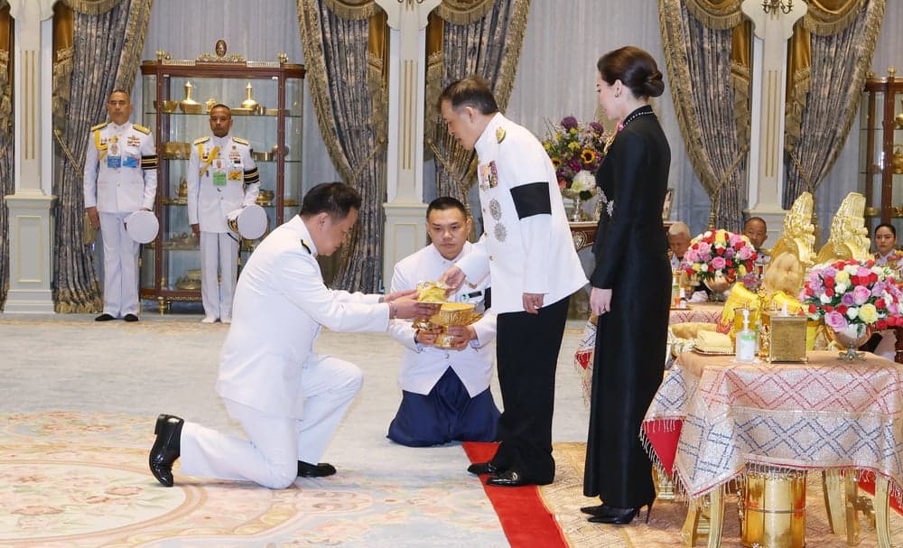 ในหลวง พระราชินี พระราชทานพระบรมราชวโรกาสให้คณะบุคคลต่าง ๆ เฝ้าฯ