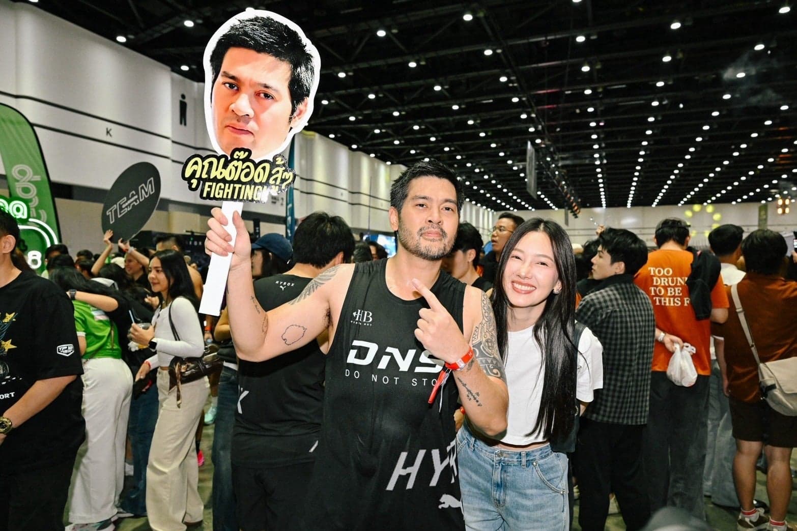 โมเมนต์น่ารัก ‘นุ่น วรนุช’ มาเชียร์ ‘ต๊อด ปิติ’ ลงสนาม HYROX Bangkok 2026