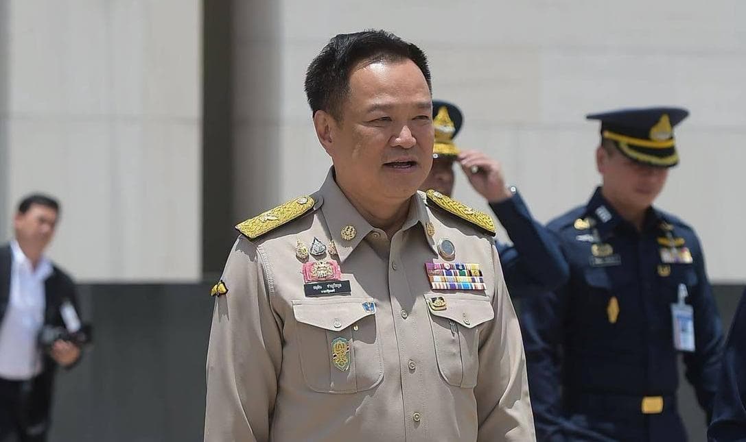 นายกฯ ตรวจเยี่ยมหน่วยบินยุทธวิธี ก่อนร่วมงานศพ ‘เกรียง’