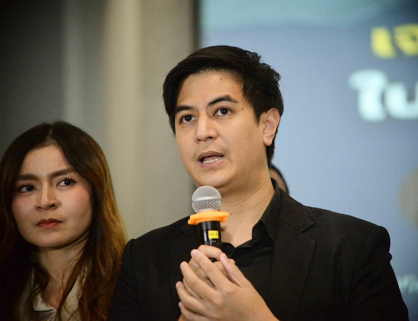 ‘ไอติม’ กาหัว ‘กกต.’ แจงเส้นเงินนักการเมืองท้องถิ่นซุ้ม ‘สุขสมรวย’