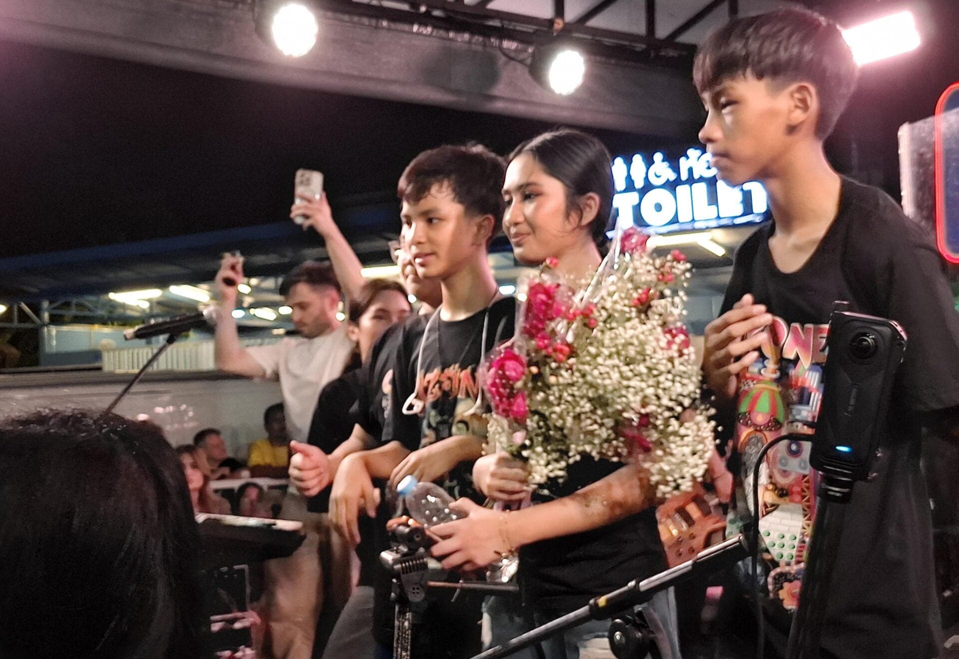 กระหึ่ม! ‘เนเน่ รอยัล’ เล่นคอนเสิร์ต ก่อนบินแข่งรอบ Live Show ลั่นอลังการกว่านี้แน่
