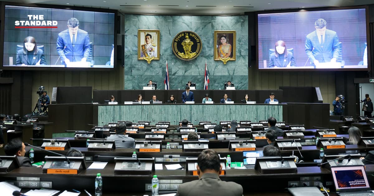สภากทม. ผ่านร่างข้อบังคับการประชุมฯ ฉบับใหม่ เปิดช่องถ่ายทอดสดกรรมาธิการ ด้าน ส.ก. ห่วงเสี่ยงถูกฟ้องหมิ่นประมาท
