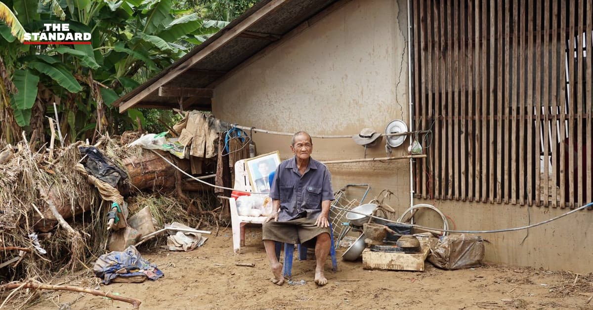 รัฐบาลช่วยเหลือตาจายวัย 78 ปี แล้ว หลังโซเชียลแชร์ทำความสะอาดโคลนคนเดียว ระดมทหาร-ปภ.-มูลนิธิกู้วิกฤต ย้ำไม่ทิ้งกลุ่มเปราะบาง