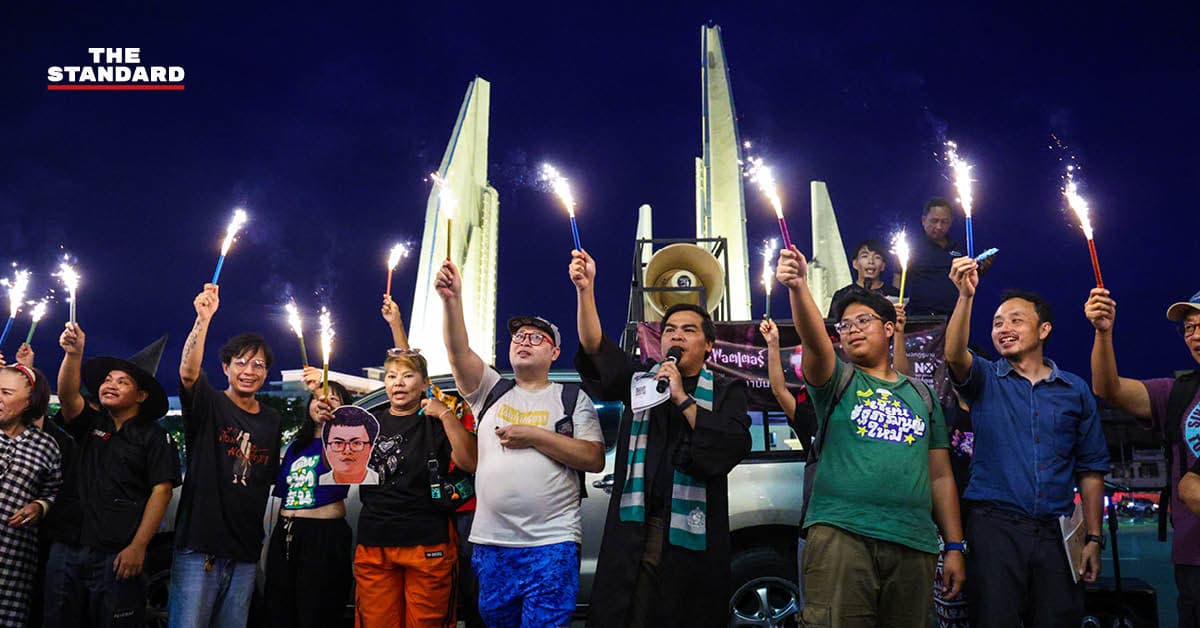 ‘ม็อบแฮร์รี่พอตเตอร์’ อ่านจดหมาย ‘อานนท์ นำภา’ จากเรือนจำ ชวนลงชื่อรื้อมรดกรัฐประหาร-ต้าน ‘ระบอบสีน้ำเงิน’