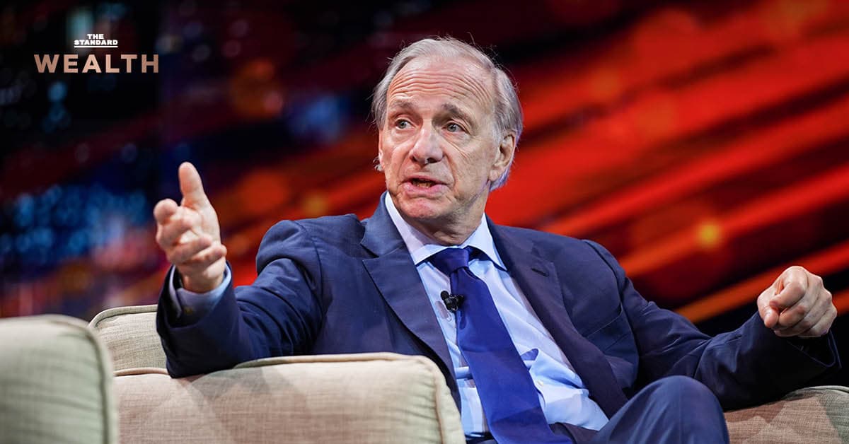 Ray Dalio เตือนวิกฤตหนี้สหรัฐฯ อาจมาถึงใน 3 ปี แนะลดพันธบัตรและถือทองคำ 10-15% ของพอร์ต ขณะนักกลยุทธ์ชี้หุ้นเสี่ยงร่วง 20%