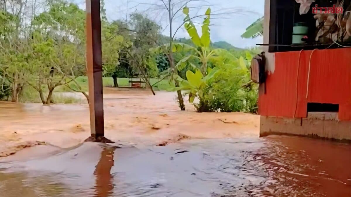 ฝนถล่มเพชรบูรณ์ น้ำทะลักหล่มเก่า รอบ 2 โอดเพิ่งลดท่วมซ้ำอีกแล้ว