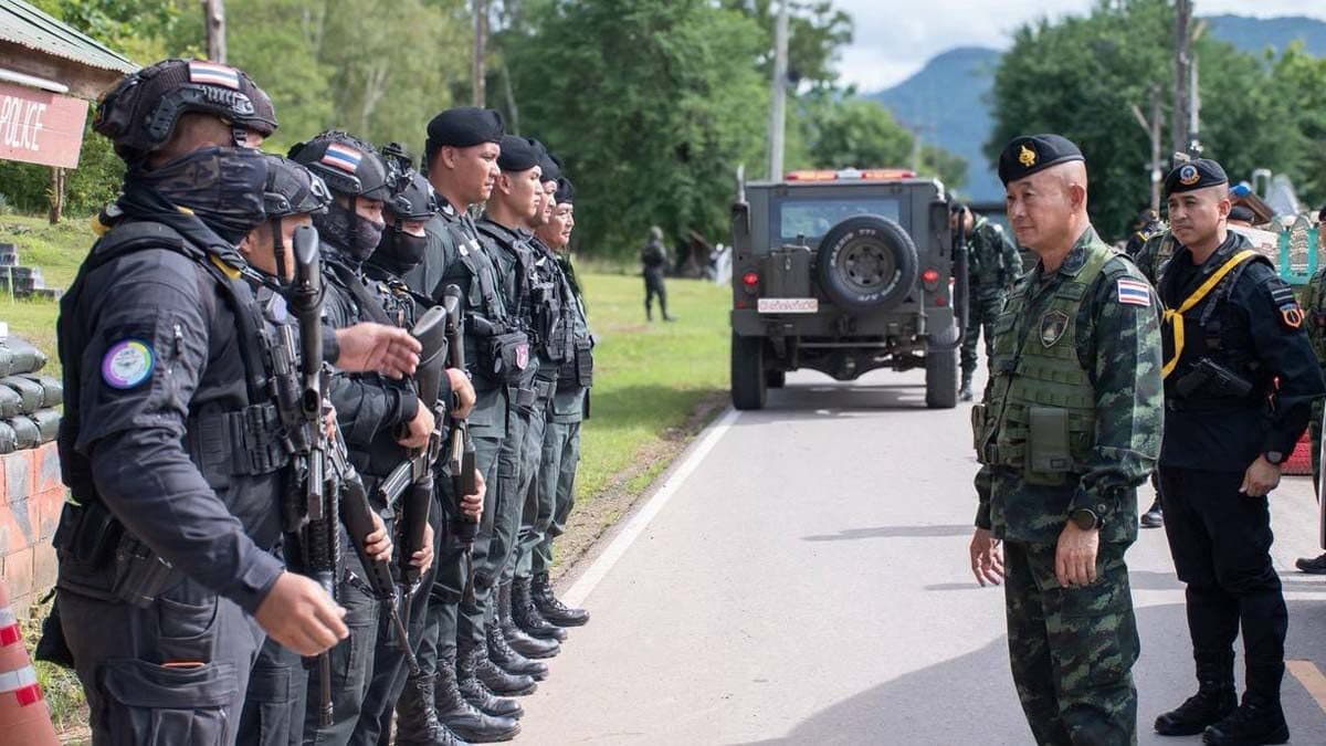 ผบ.กกล.นเรศวร ลุยชายแดนแม่สอด ติดตามการสู้รบ ทหารเมียนมากับชนกลุ่มน้อย