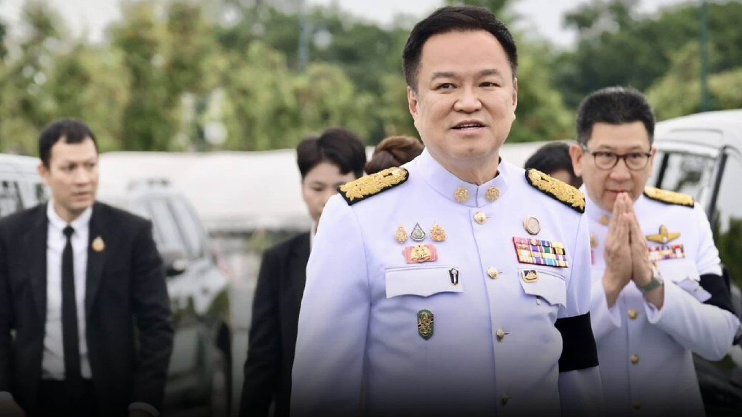 บทบรรณาธิการ – ยิงโจรในบ้าน?