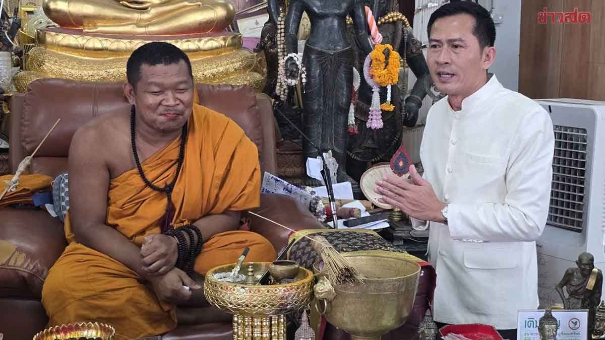 นอภ.โคราช งัดกลยุทธ์ ให้ ผู้ผ่านการบำบัด 9 ราย สาบานต่อหน้าองค์พระ ประกาศตัดขาดยาเสพติด