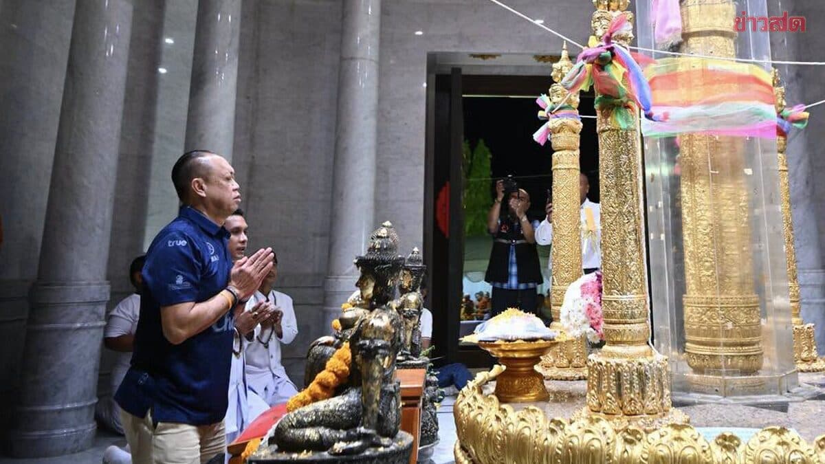 เนวิน แจงยิบใส่ขาสั้นสักการะองค์พ่อจตุคาม ชี้ศรัทธาอยู่ที่ใจไม่ใช่เครื่องแต่งกาย