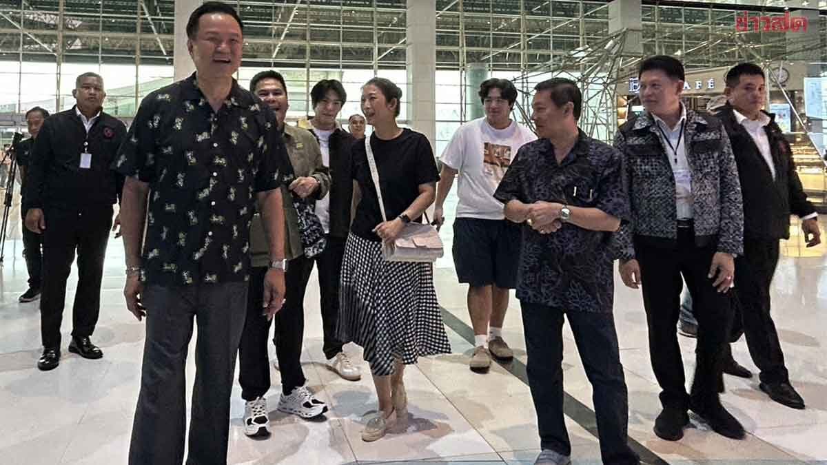 นายกฯ ควง ภริยา เดินช็อป โอทอปศิลปาชีพ ปลื้ม แม่ค้าชมเปาะ ไทยช่วยไทยพลัส