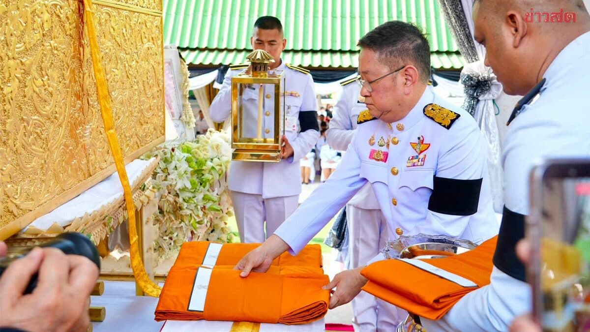 พระราชทานเพลิงศพ ครูหมวย เทพศิรินทร์ นนทบุรี ร่วมอาลัยแน่นวัด รมว.ศธ.มอบ “ครูถิรคุณ”
