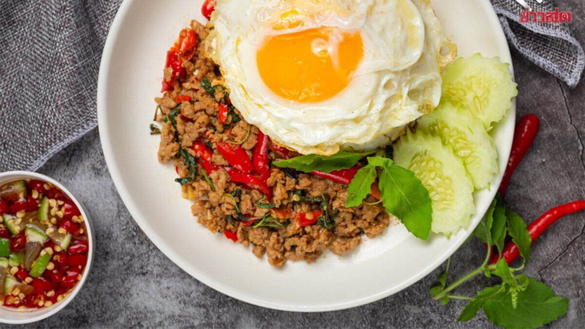 โซเชียลเดือด วิจารณ์ยับ พ่อป้อน ข้าวผัดกะเพราใส่พริก ให้ลูก 1 ขวบ กิน โพสต์โชว์ลงในกลุ่มดัง