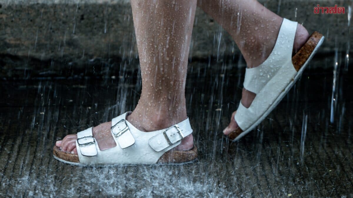 ฝนตกอย่าใส่รองเท้าแตะ แพทย์เตือน รองเท้า 5 ประเภท เสี่ยงลื่นล้มจนกระดูกหัก