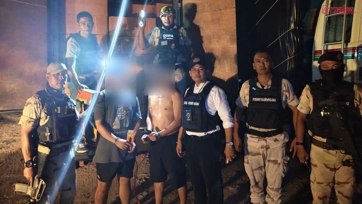 สงขลาจับใหญ่ บุหรี่ไฟฟ้า 30 ล้านบาท กระบะ 3 คันขนจากชายแดนส่งขึ้นสิบล้อเตรียมเข้าเมืองกรุง