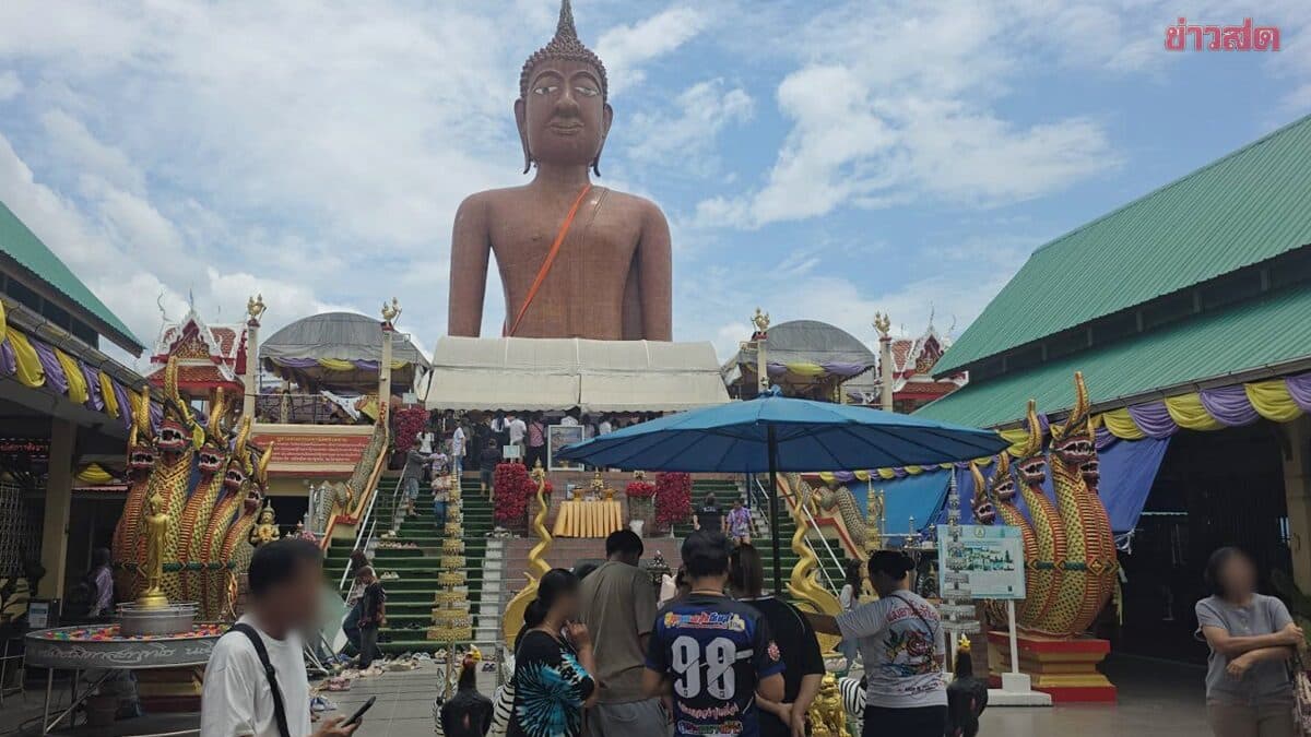 แน่นวัดวันแม่ หลั่งไหลไหว้ขอพร “หลวงพ่อสมหวัง” สาวสมุทรสาครให้ลูก 5 ขวบล้วงเลขได้ 3 ตัว ยกมือสาธุขอให้รวย