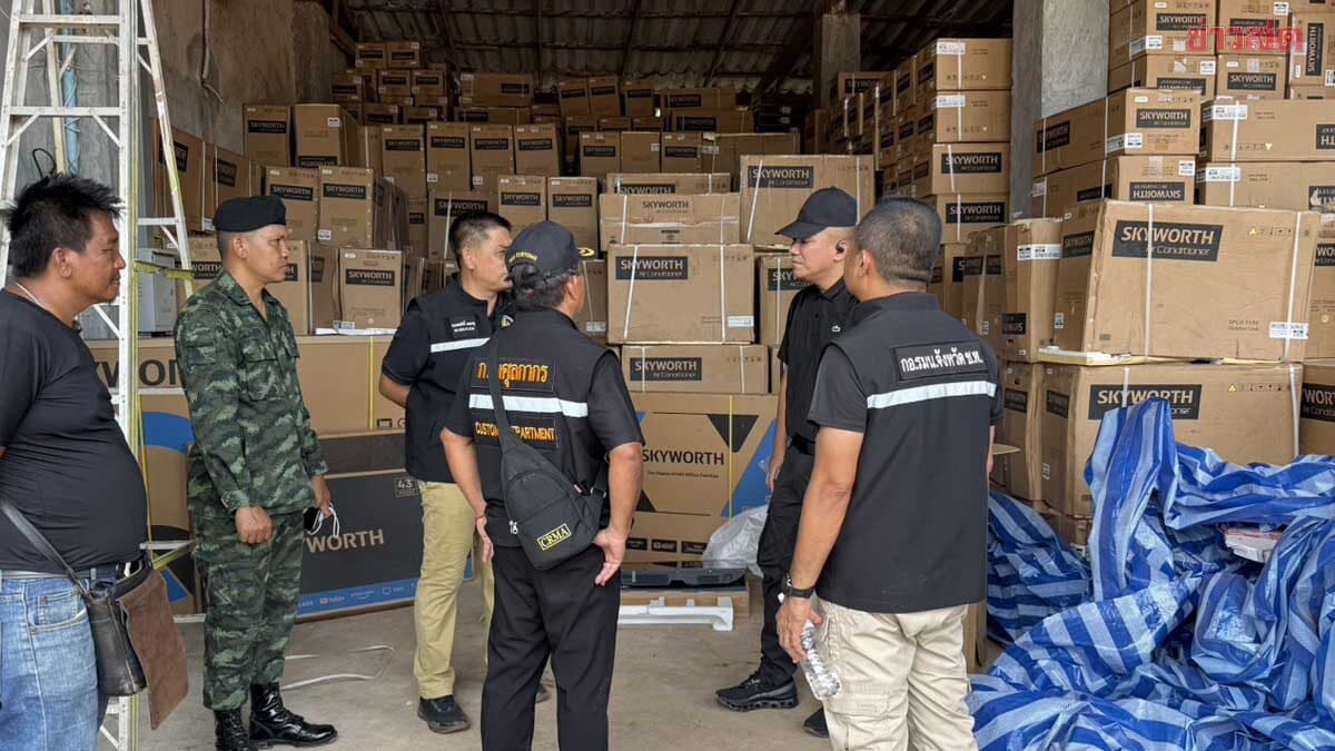 บุกค้นโกดังชุมพร พบสินค้าจีนล็อตใหญ่ เครื่องใช้ไฟฟ้า ถังสารเคมี เสื้อผ้ามือสอง