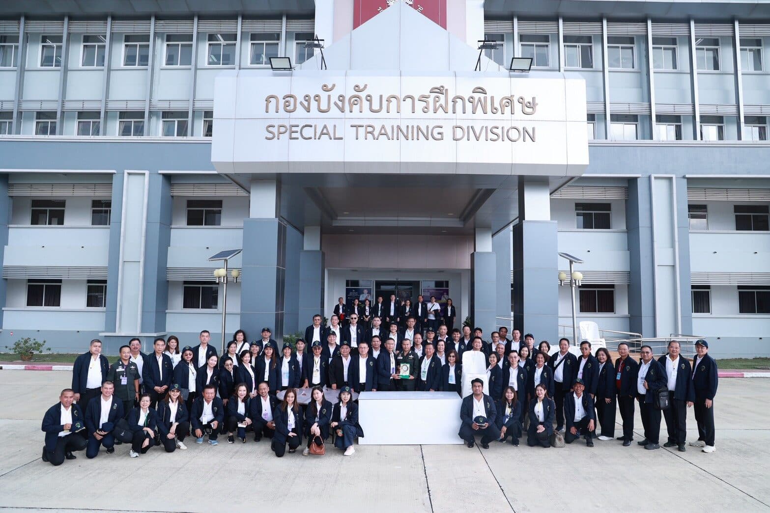 หลักสูตรวัคซีนชีวิตเพื่อสังคมยกทัพจัดใหญ่ มอบอุปกรณ์และทุนการศึกษา ร.ร.ตำรวจตระเวนชายแดนนเรศวรป่าละอู