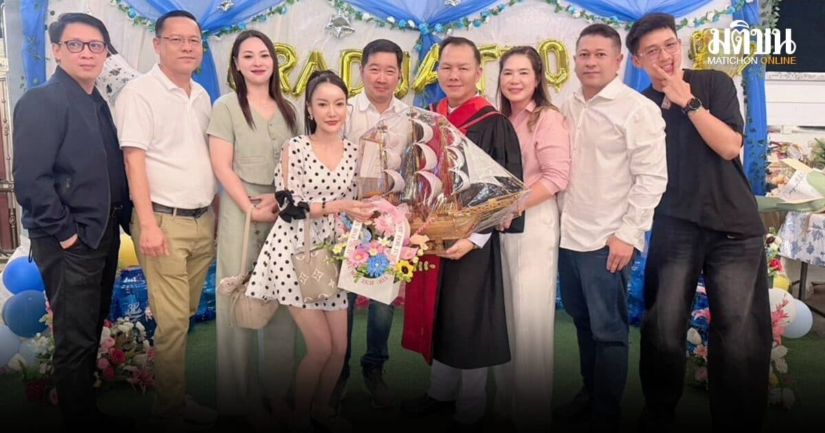 MPA 67 ร่วมแสดงความยินดี ธีระศักดิ์ รองเก่ง ฉลองความสำเร็จปริญญาโท พร้อมอวยพรวันเกิดอย่างอบอุ่น