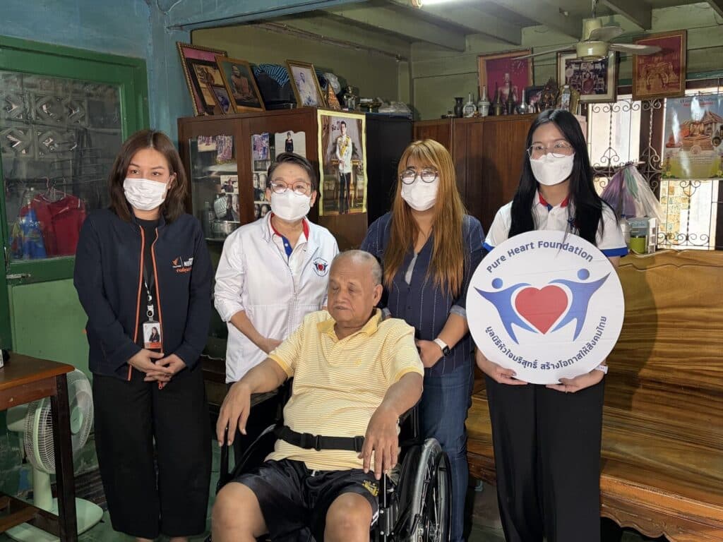 มูลนิธิหัวใจบริสุทธิ์ ร่วมกับสถานีประชาชน มอบวีลแชร์แก่ผู้สูงอายุ ถวายเป็นพระราชกุศล