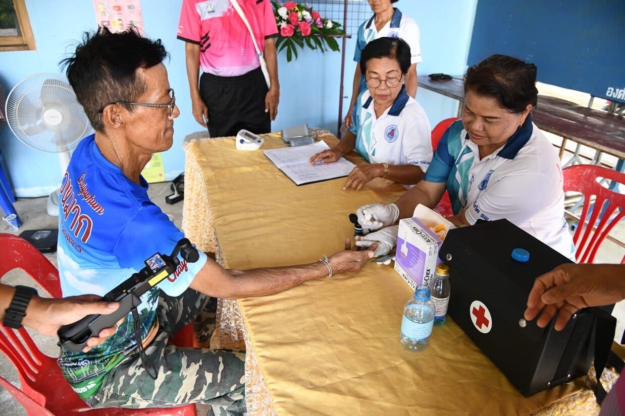 รพ.สต.ท่าทราย ปั้น ‘โรงเรียนอ่อนหวาน’ ชูระบบเพื่อนช่วยเพื่อน ยกระดับศูนย์ NCDs หมู่บ้าน ดันโมเดลขยายผลทั่วประเทศ