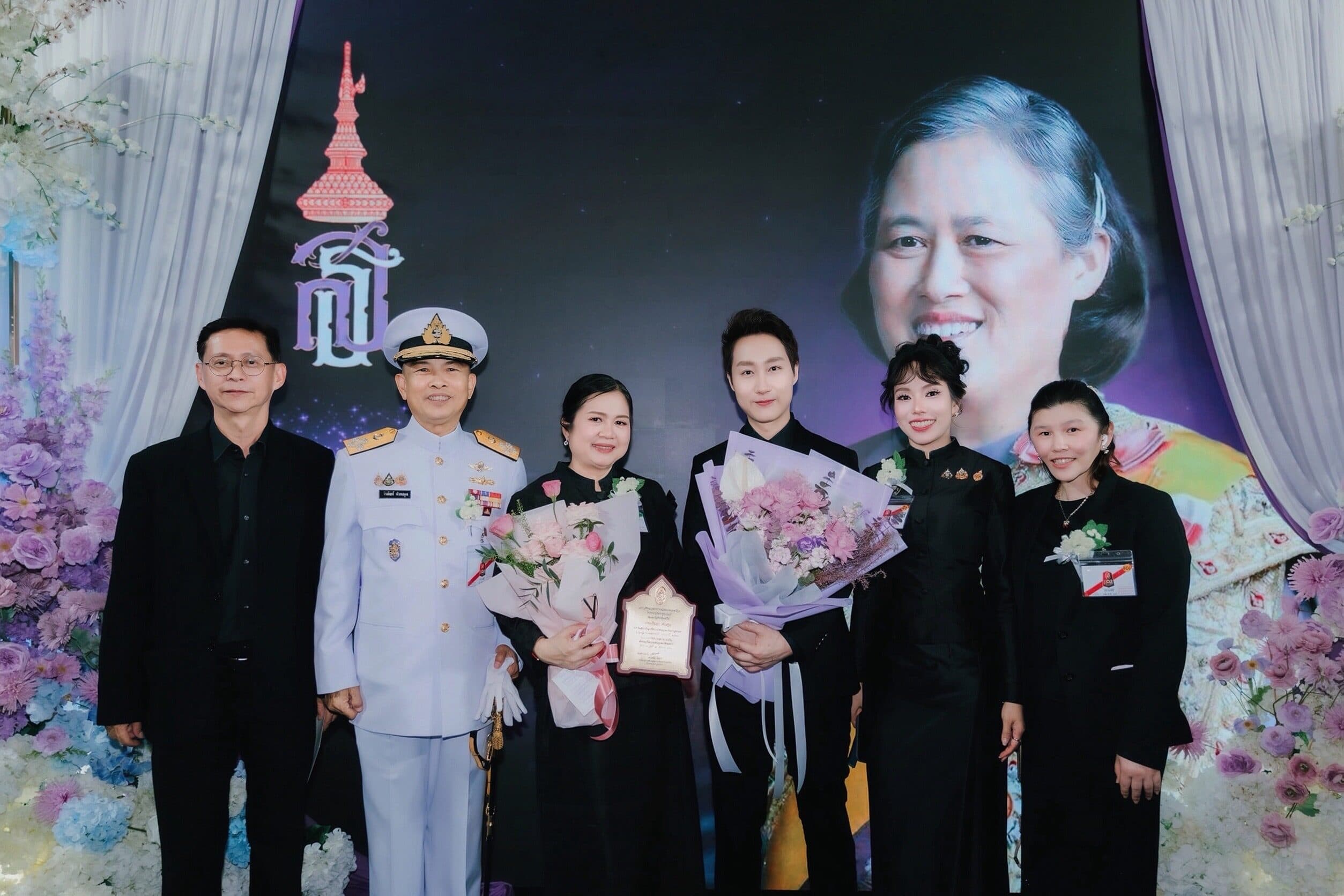 สุดปลื้ม! ‘หมออาร์ส-พรพัฒนะ’ จักษุแพทย์ดีกรีสถาบันการแพทย์ระดับโลก รับพระราชทานรางวัล ‘ลูกกตัญญู’
