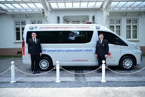 ภัคพล งามลักษณ์ และครอบครัว มอบรถตู้หนุนศูนย์เปลี่ยนอวัยวะ รพ.จุฬาฯ
