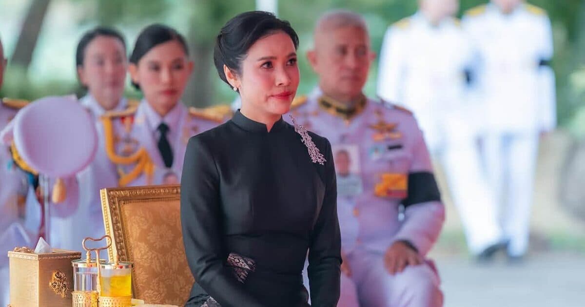 โปรดเกล้าฯ เจ้าคุณพระสินีนาถ เป็นผู้แทนพระองค์ไปในการปลูกต้นพระศรีมหาโพธิทศมราชบพิตร