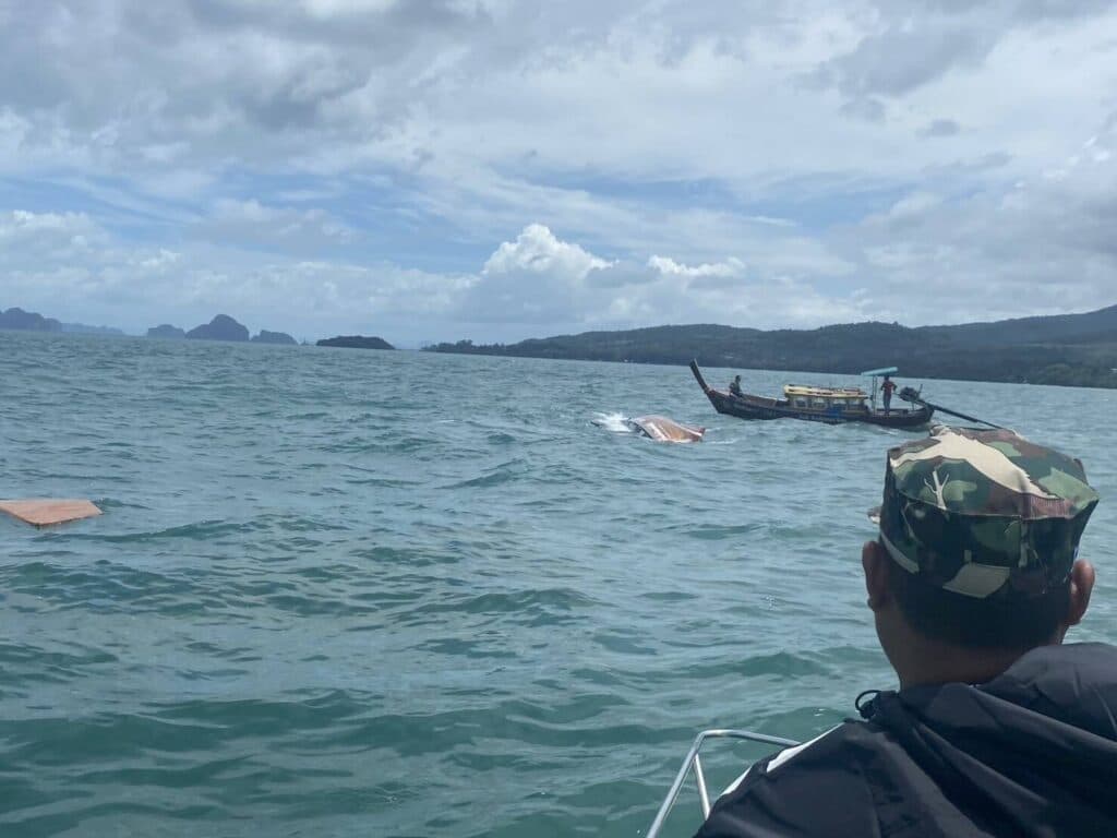 12 ชีวิตระทึก เรือหางยาวล่ม แหลมหางนาค กระบี่ เร่งช่วยนักท่องเที่ยว-ไกด์